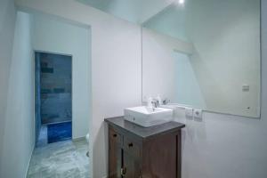 Silver Moon - Fantastic 4BR Villa in Seminyak Top Location