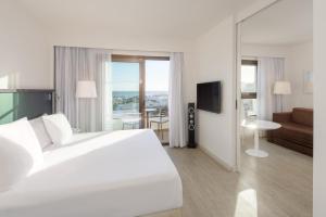 Suite with Marina and Sea View room in Sol House Costa del Sol
