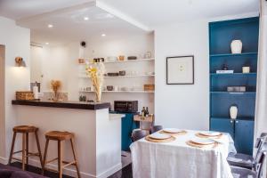 Newly Remodeled 2Bed APT with Elevator - Mobility Lease for Students and Work ONLY- Minimum 30 night stays