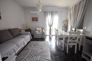 VillaVita Modern 3BR,Garden & BBQ, Walk to Beach