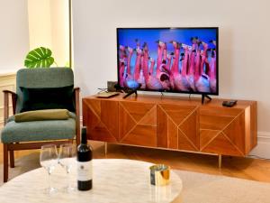 Beautiful 2 Bed Apartment with Parking in the Bay - Pass the Keys