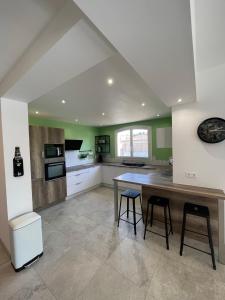 Villa Andrée avec piscine à proximité de la mer