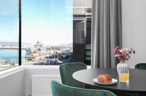 Modern Downtown Apartment - Harbour View