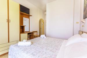 Double or Twin Room with Sea View