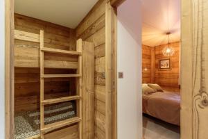 Maisons de vacances Beautiful wooden chalet in La Plagne : photos des chambres