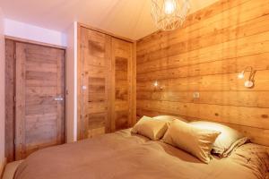 Maisons de vacances Beautiful wooden chalet in La Plagne : photos des chambres