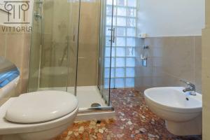 Vittoria Apartments: Viale Dante
