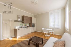 Vittoria Apartments: Viale Dante