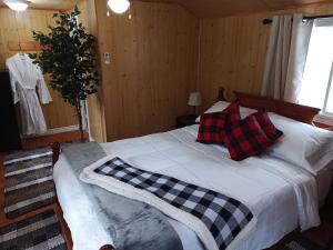 Fireside - Waterfront Resort Style Executive Cottage