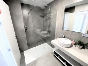 Prestigious apartment with seaview in Manilva