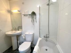 Sea View Family Stay by Beach Gym & Parking