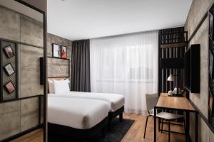 Newly Refurbished - Standard Twin Room room in ibis London Earls Court