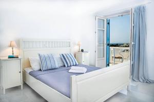 Pergola Paros Cycladic House by the Sea+Pool