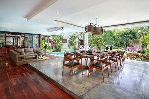 You think you know Canggu - Think again! Stunning LARGE LUXXE 7bed Villa