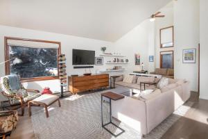 233 Larkspur Duplex - Unit B