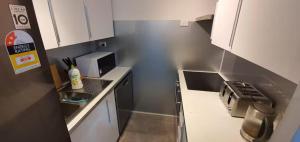 Dana-Spacious Private Room in Shared 2-Bedroom Apartment-2