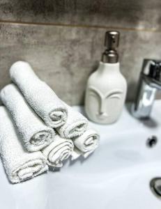 Golden Mountain Flat- ADULTS ONLY