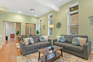 Splendid 4BR Apt close to Bars & Restaurants - Damen 1R