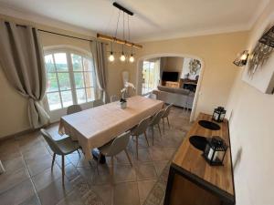 Villas Grande villa avec piscine et vue panoramique : photos des chambres