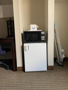 Queen Room with Two Queen Beds - Smoking room in Days Inn by Wyndham Perryville