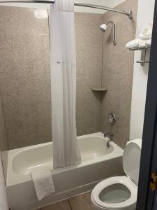 King Room - Non-Smoking room in Days Inn by Wyndham Perryville