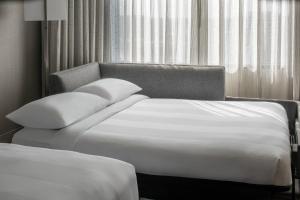 One-Bedroom King Suite with Sofa Bed - Club Lounge Access room in Tysons Corner Marriott