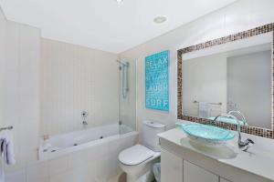 Sandy Cove Apartment The Entrance 17