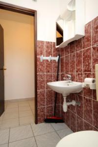 Apartments by the sea Kustici, Pag - 9381