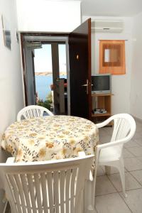 Apartments by the sea Kustici, Pag - 9381
