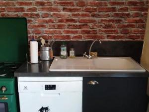 Gîte enchanteur avec déco sorciers, piscine, proche forêt et chemins de randonnée, idéal pour familles - FR-1-591-383