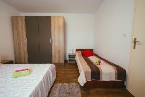 Apartments with parking space Trogir - 15420