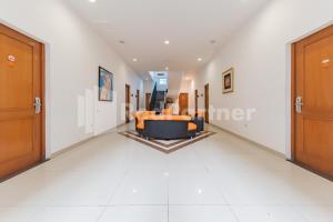 Alqueby Hotel near Kiara Artha Park & Trans Studio Mall Mitra RedDoorz