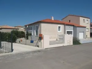 Charmante villa F4 avec jardin, terrasse et garage – St Cyprien Village, proche commerces et plage - FR-1-106-40 - Latour-Bas-Elne