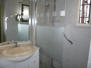 Jolie Villa T3 Mezzanine avec Véranda à Saint-Cyprien, 6 Couchages, 900m de la Plage, Parking Privé - FR-1-106-57