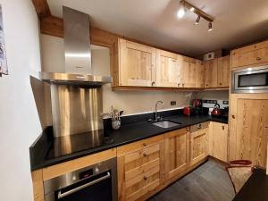 Spacieux appartement centre village avec parking et balcon - FR-1-598-126