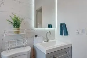 Upscale 2br House Wprivate Yard & Parking - Broadwater