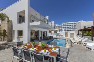 Protaras Sunrise Beach Villa 2 - 4hvězdičkové hotely ve městě Protaras