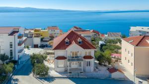 OMIŠ Dream house Blue sky