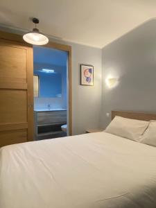 Hotels Initial by balladins, Hotel Restaurant Broisin : photos des chambres