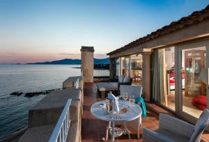 Hotels Hotel Le Maquis : Suite Lit King-Size - Vue sur Mer