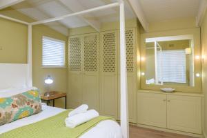 San Lameer Villa 2417 - 2 Bedroom Classic - 4 pax - San Lameer Rental Agency