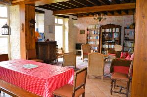 Maisons de vacances La Quinta, belle maison en pierres avec jardins : photos des chambres