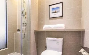 武汉天河机场腾龙大道地铁站亚朵酒店 - 白兆