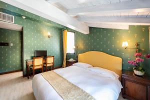 Double Room with Partial Lake View room in Hotel Du Lac Menaggio
