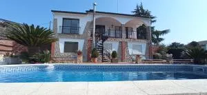 Gira-sol villa - Mont Barbat