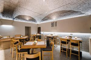 Eat IT cozy downtown apartments