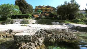 Rooms in Rovinj with sea view, balcony, air conditioning, WiFi 81-1