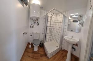 Appartements Studio - rez-de-chaussee - wifi - television : photos des chambres