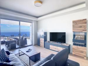 Over the Cliff Apartment by LovelyStay