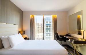 Deluxe, Spitel Fyeld King room in Dorsett City London